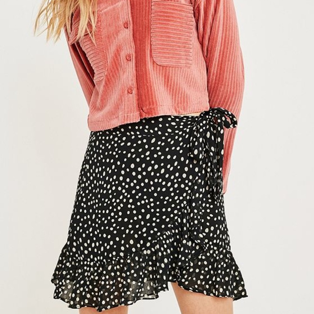 Urban Outfitters ruffle tie skirt size medium